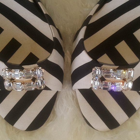 ROGER VIVIER | Gorgeous Heels with Crystal Buckle - Picture 5 of 8